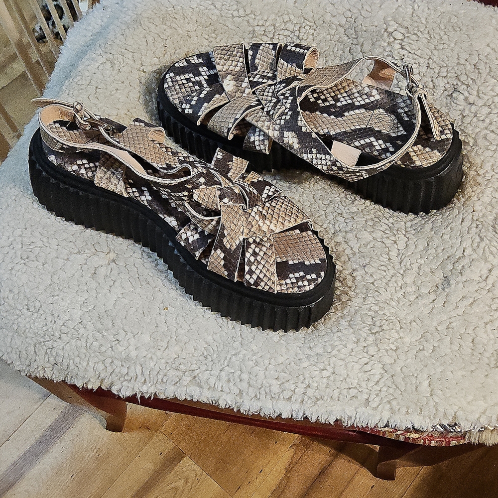 NEW AGL Violante Snakeprint Chunky Leather Platform Sandals Size 38/8🎁